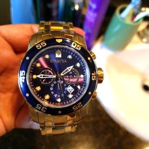 Invicta big watch for men with tags